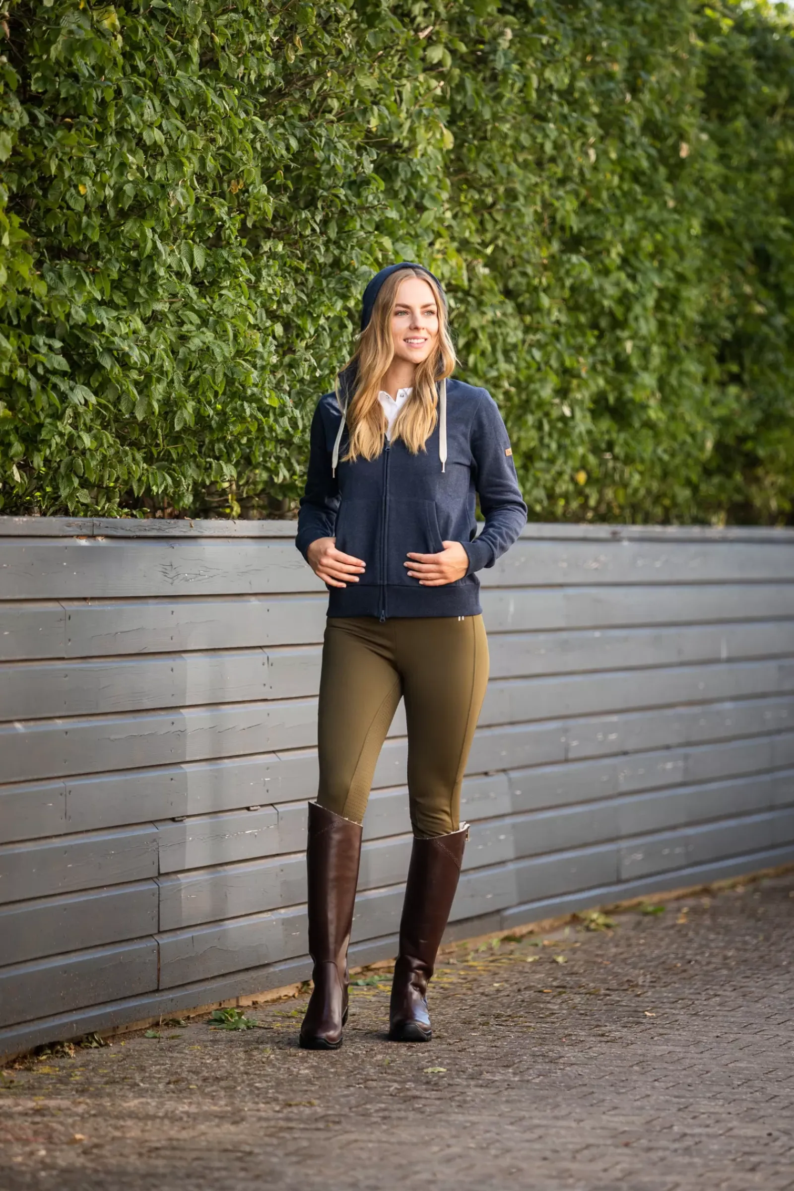 * Alyssa Naisten Paitatakki