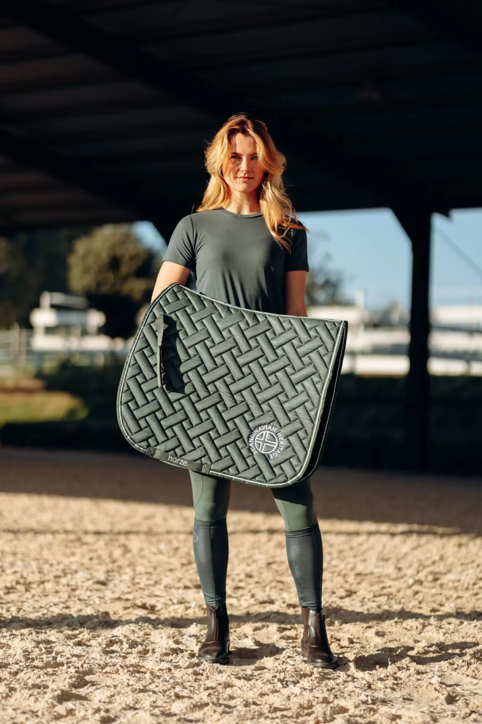 * Jordis Naisten Ratsastussukat Lurex-Pilkuilla