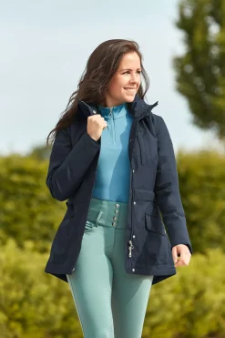 * Noir Ratsastuskypara Kiiltavalla Kuorella Ja Aurinkolipalla