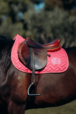 New * Oslo Yleissatulahuopa Rouge Red