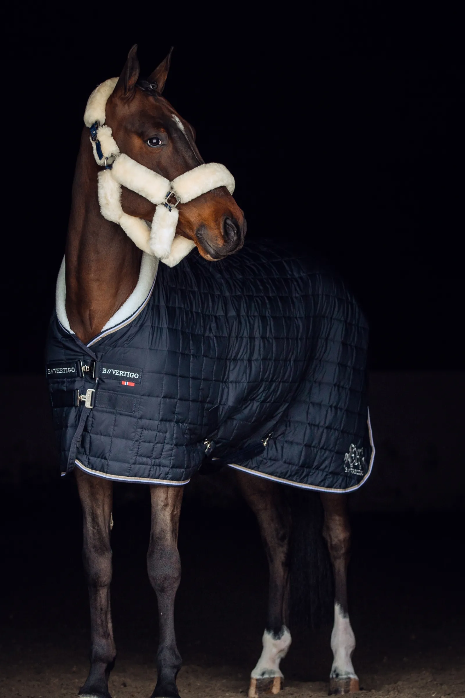 Outlet bvertigo B Vertigo Alaska Riimu Tekoturkiksella Musta