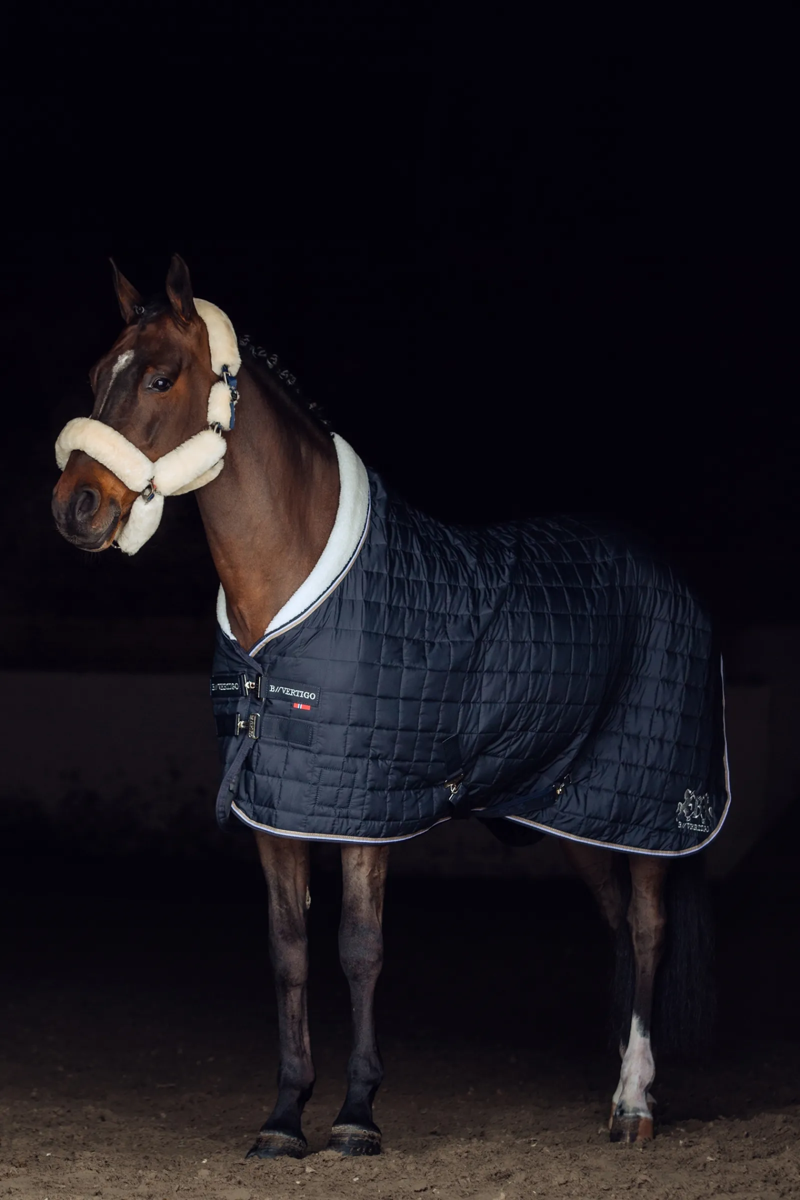 Outlet bvertigo B Vertigo Alaska Riimu Tekoturkiksella Musta