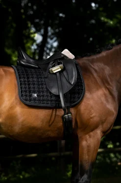 New eskadron Essence 22/23 Velvet Stamp Koulusatulahuopa Black