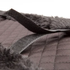 kavalkade Satulavyon Pehmuste Tekoturkiksesta Black